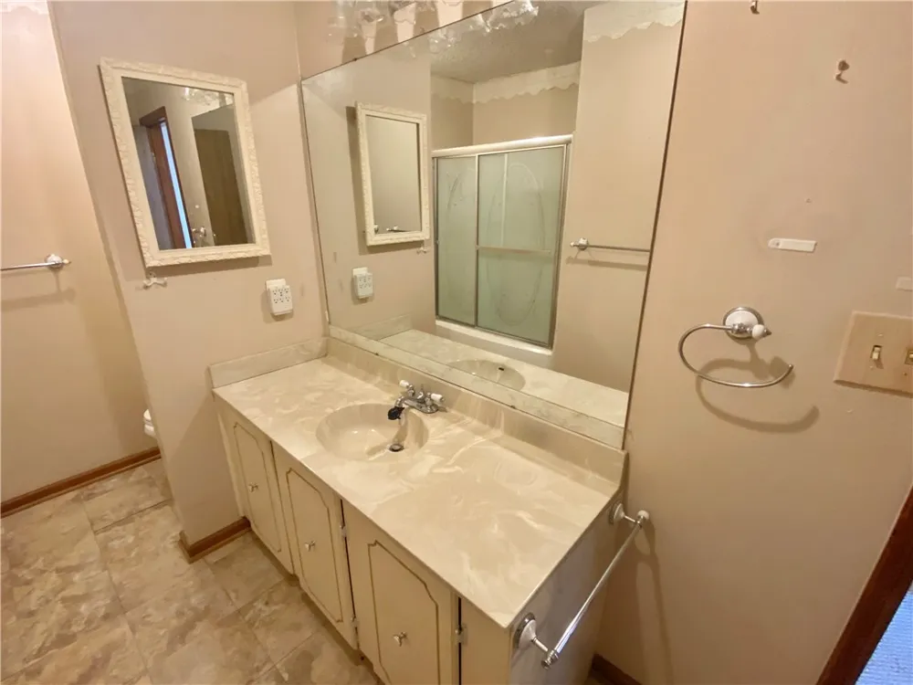 908 Fannin Street George West, TX 78022