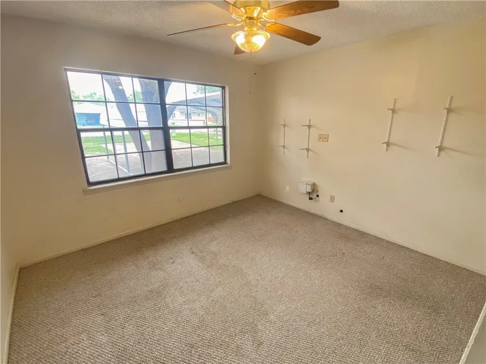 908 Fannin Street George West, TX 78022