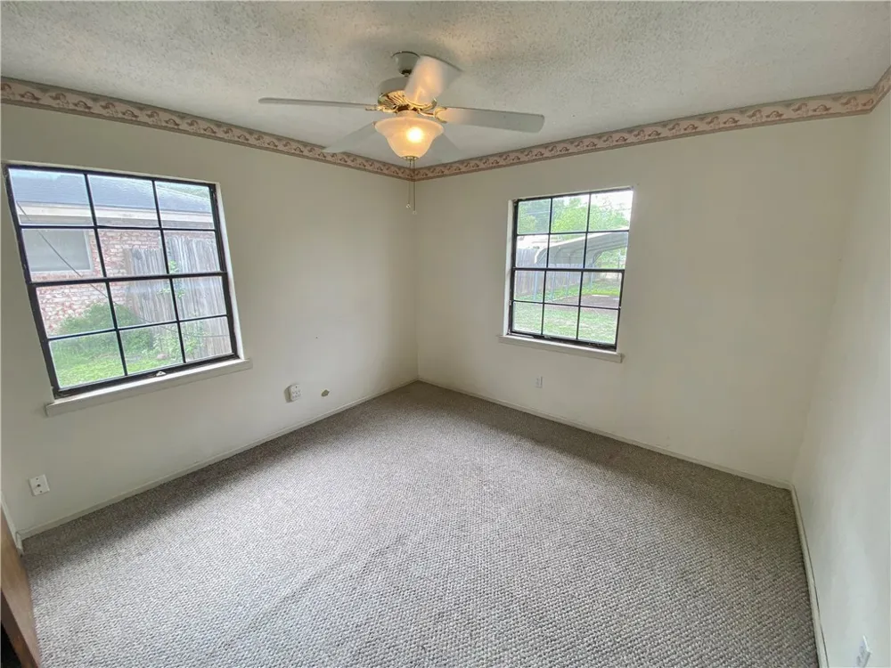 908 Fannin Street George West, TX 78022