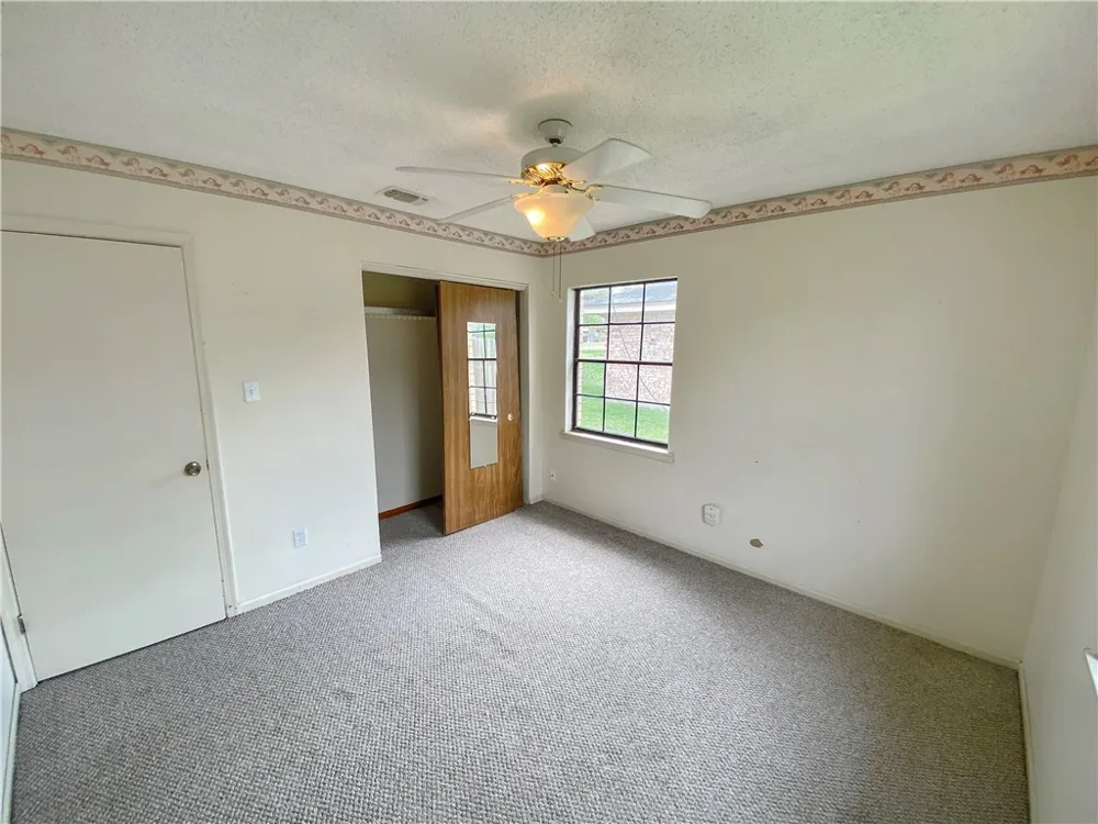 908 Fannin Street George West, TX 78022