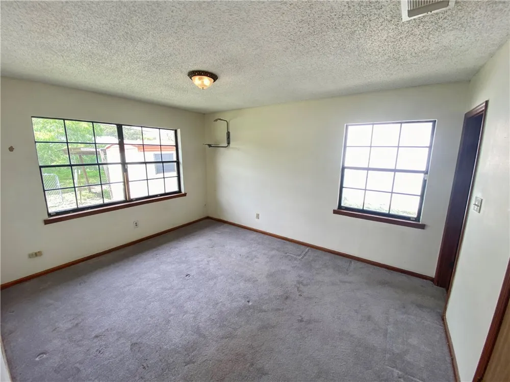 908 Fannin Street George West, TX 78022