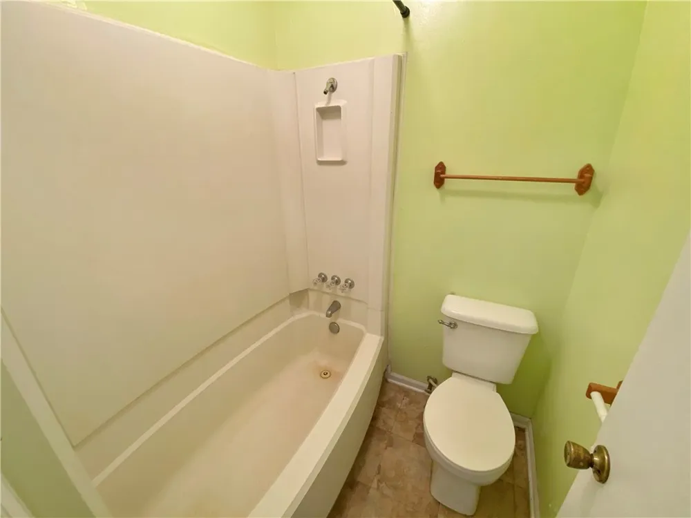 908 Fannin Street George West, TX 78022