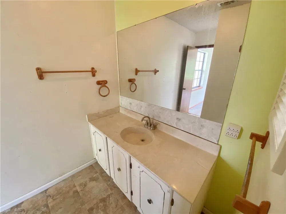 908 Fannin Street George West, TX 78022