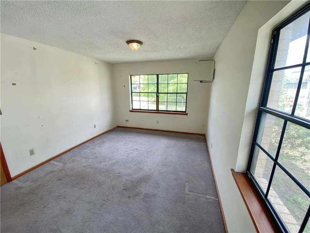 908 Fannin Street George West, TX 78022