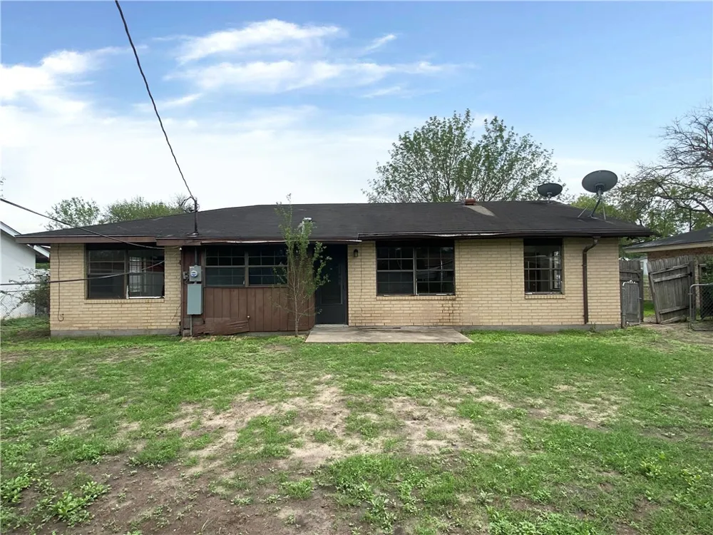 908 Fannin Street George West, TX 78022