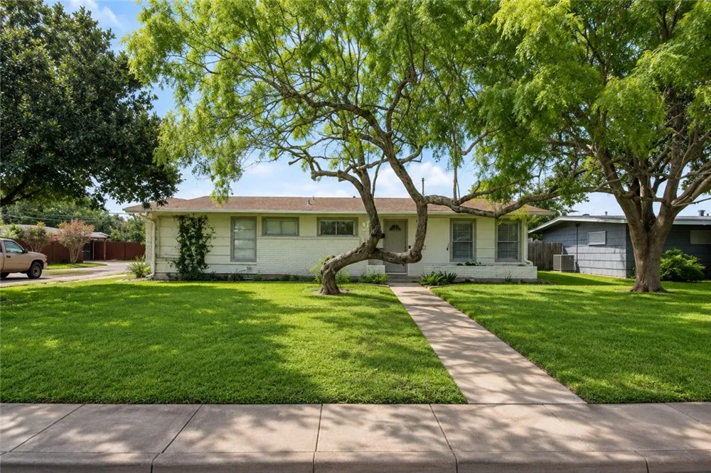 1001 Driftwood Place Corpus Christi, TX 78411