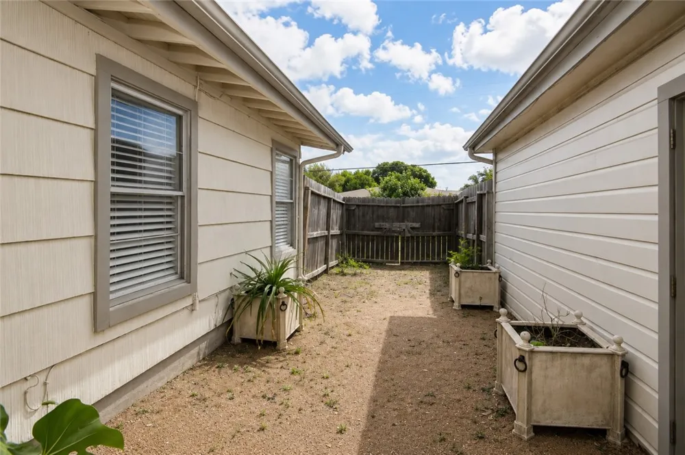 1001 Driftwood Place Corpus Christi, TX 78411