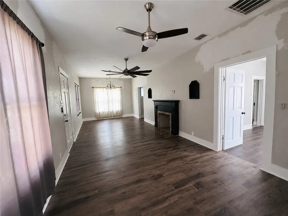 542 Mcintyre Avenue Taft, TX 78390