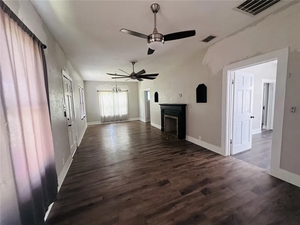 542 Mcintyre Avenue Taft, TX 78390