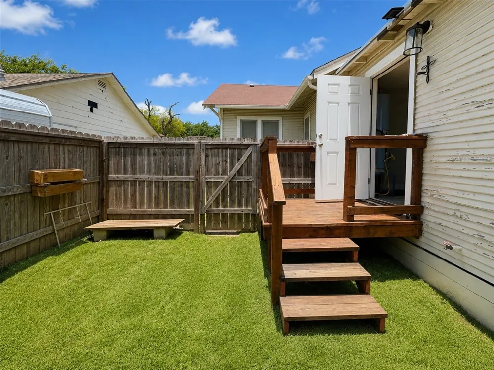 542 Mcintyre Avenue Taft, TX 78390