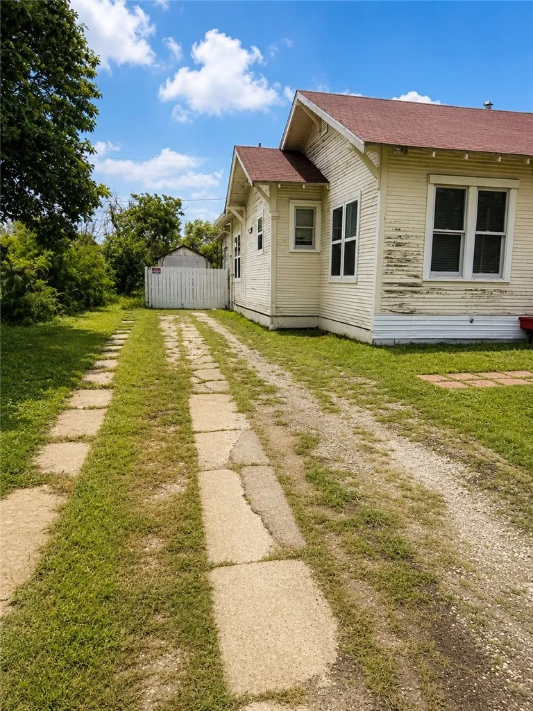 542 Mcintyre Avenue Taft, TX 78390