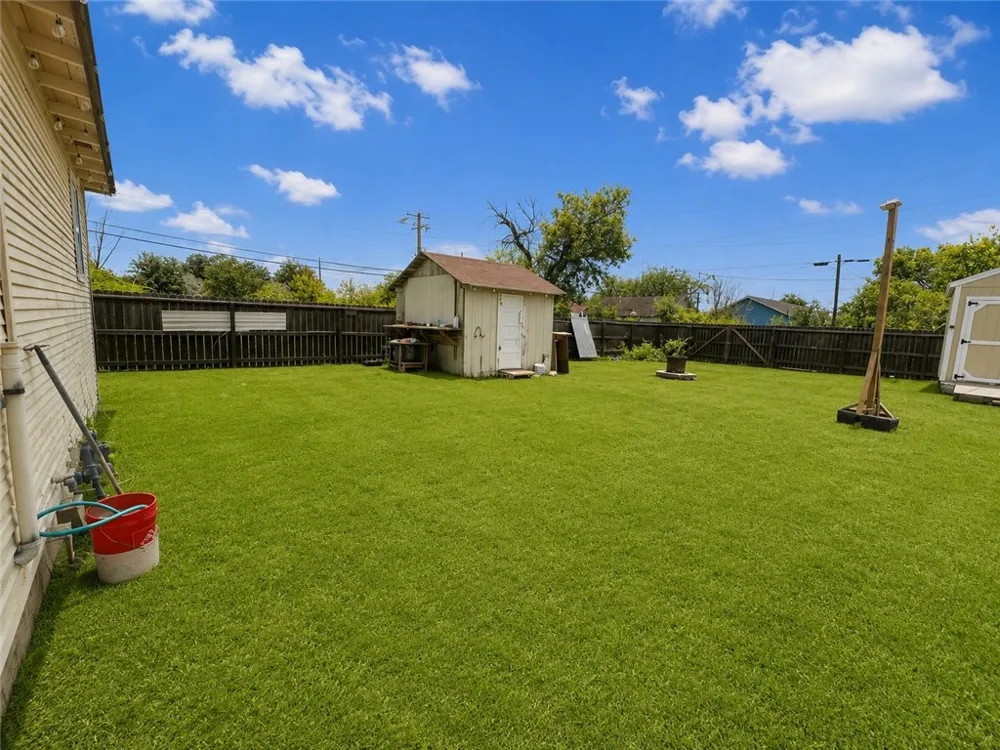 542 Mcintyre Avenue Taft, TX 78390