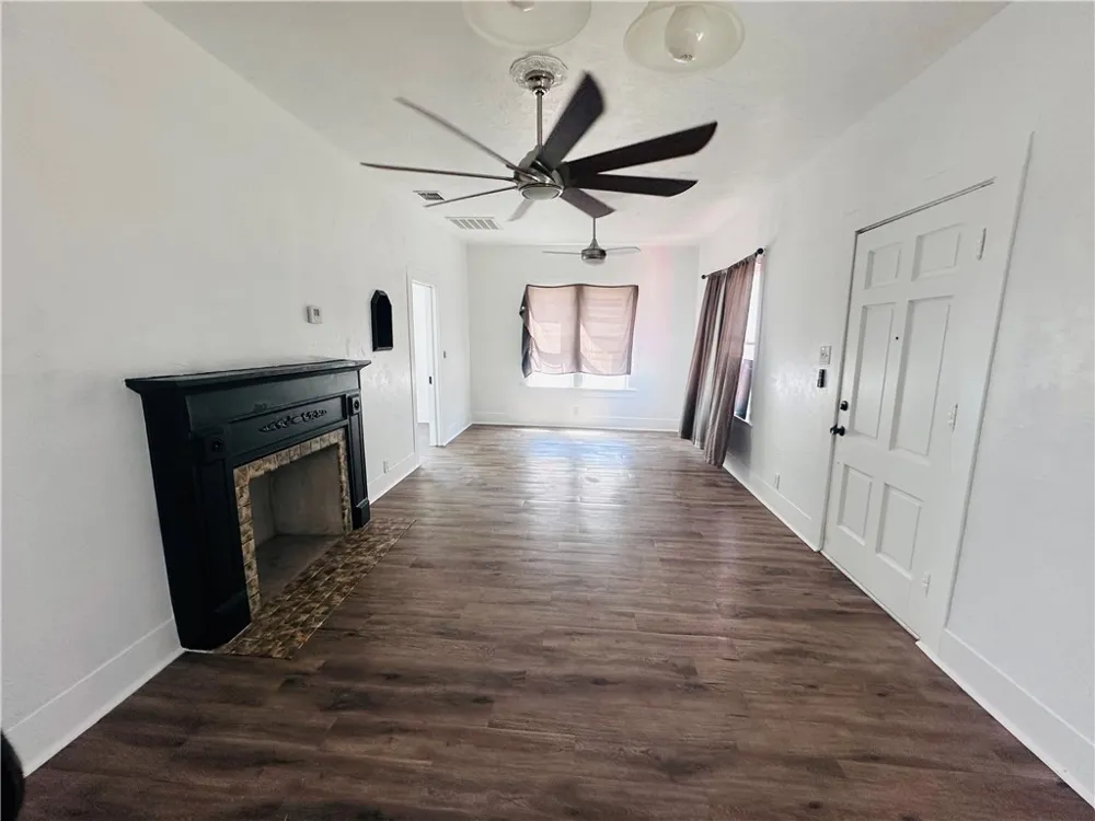 542 Mcintyre Avenue Taft, TX 78390