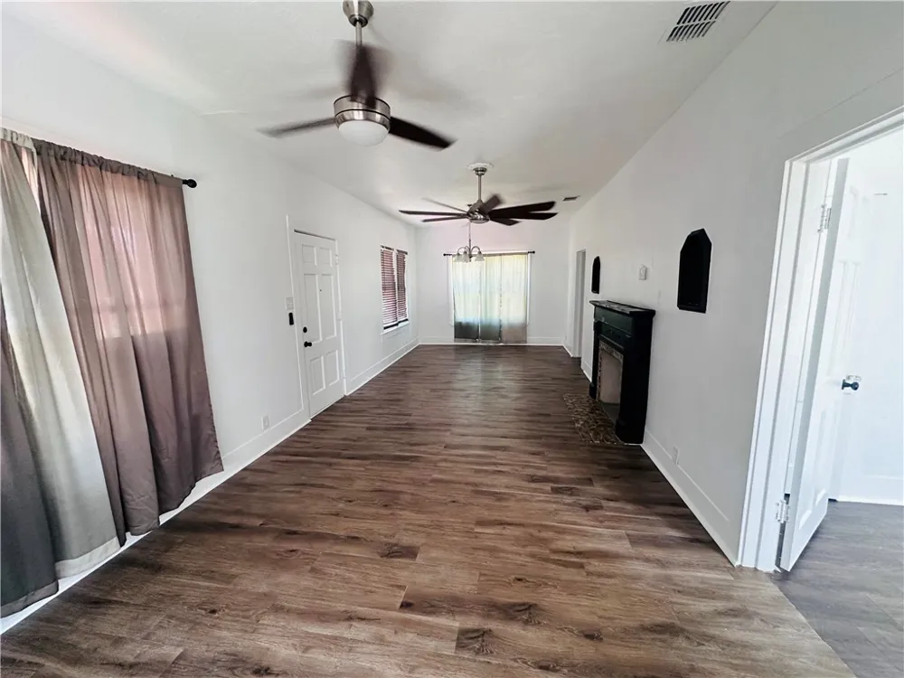 542 Mcintyre Avenue Taft, TX 78390