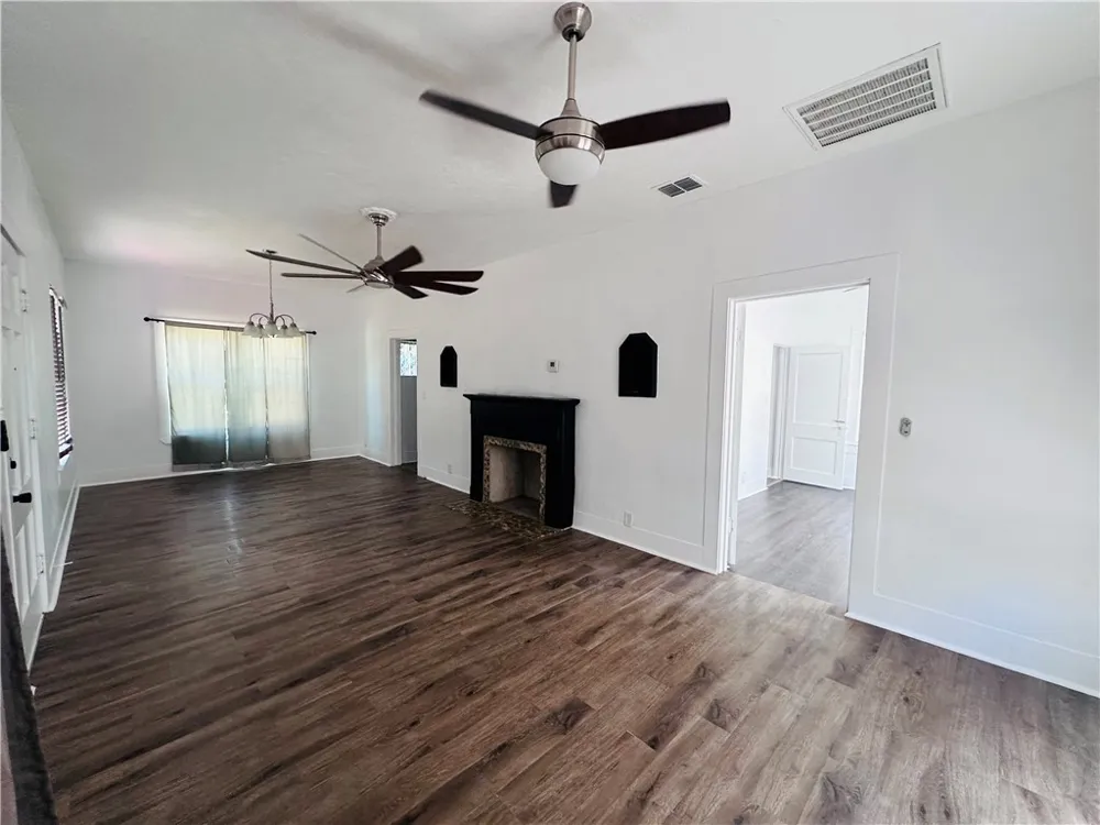 542 Mcintyre Avenue Taft, TX 78390