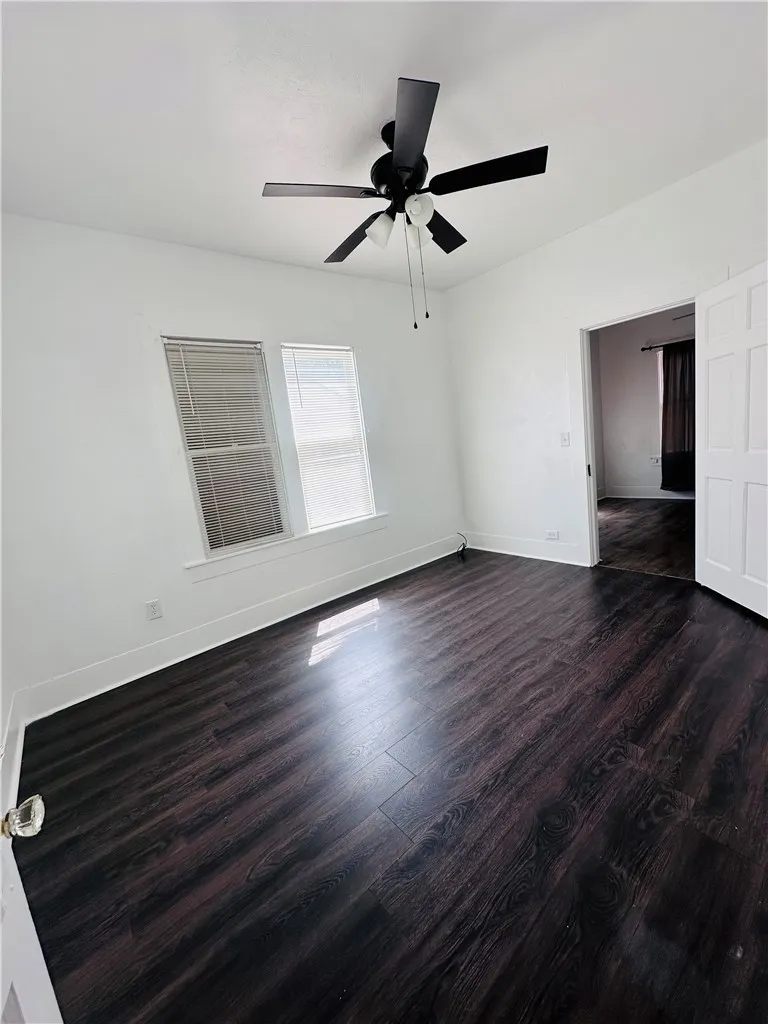 542 Mcintyre Avenue Taft, TX 78390