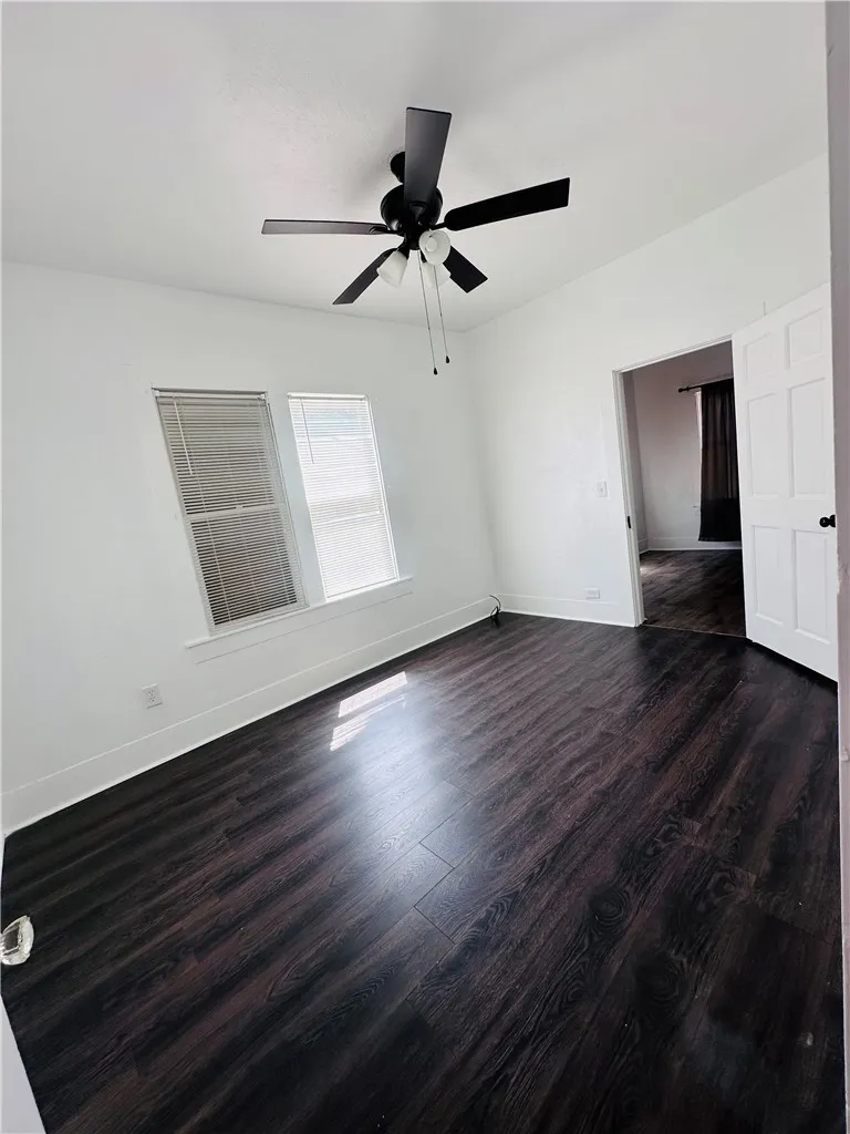 542 Mcintyre Avenue Taft, TX 78390