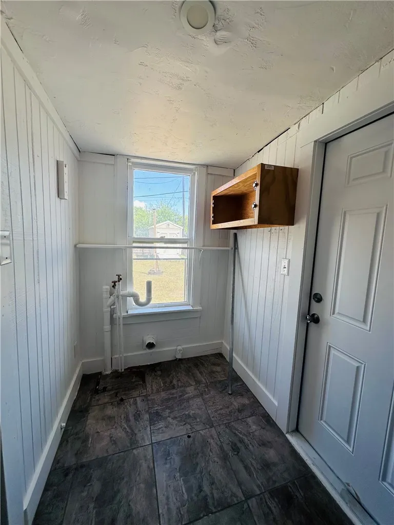 542 Mcintyre Avenue Taft, TX 78390