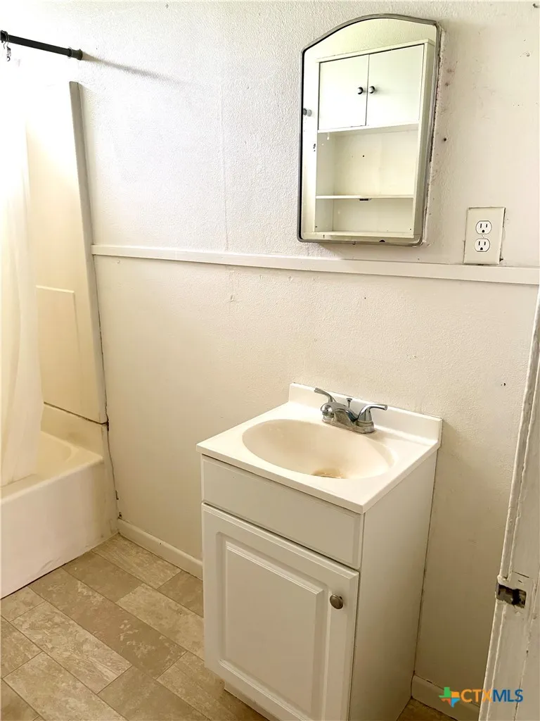 314 E North Street Goliad, TX 77963