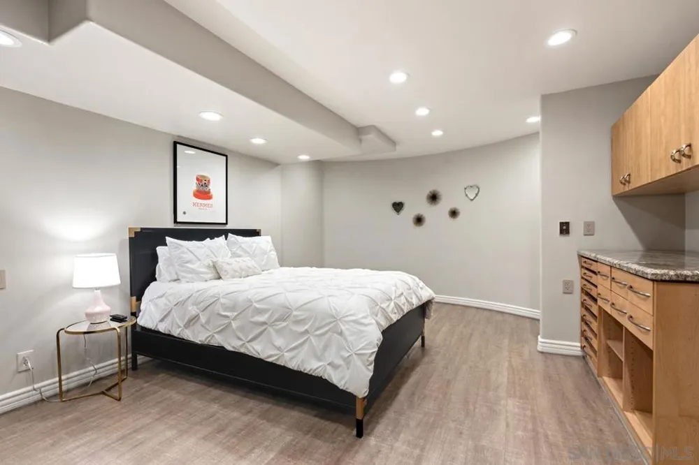 7964 Prospect La Jolla, CA 92037