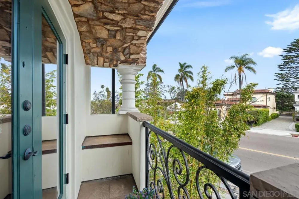 7964 Prospect La Jolla, CA 92037