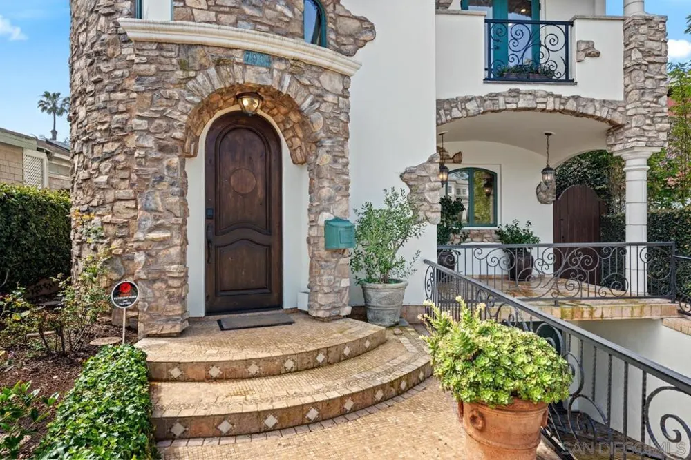 7964 Prospect La Jolla, CA 92037