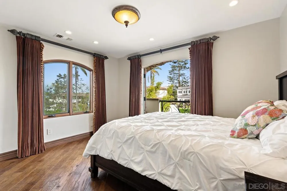 7964 Prospect La Jolla, CA 92037