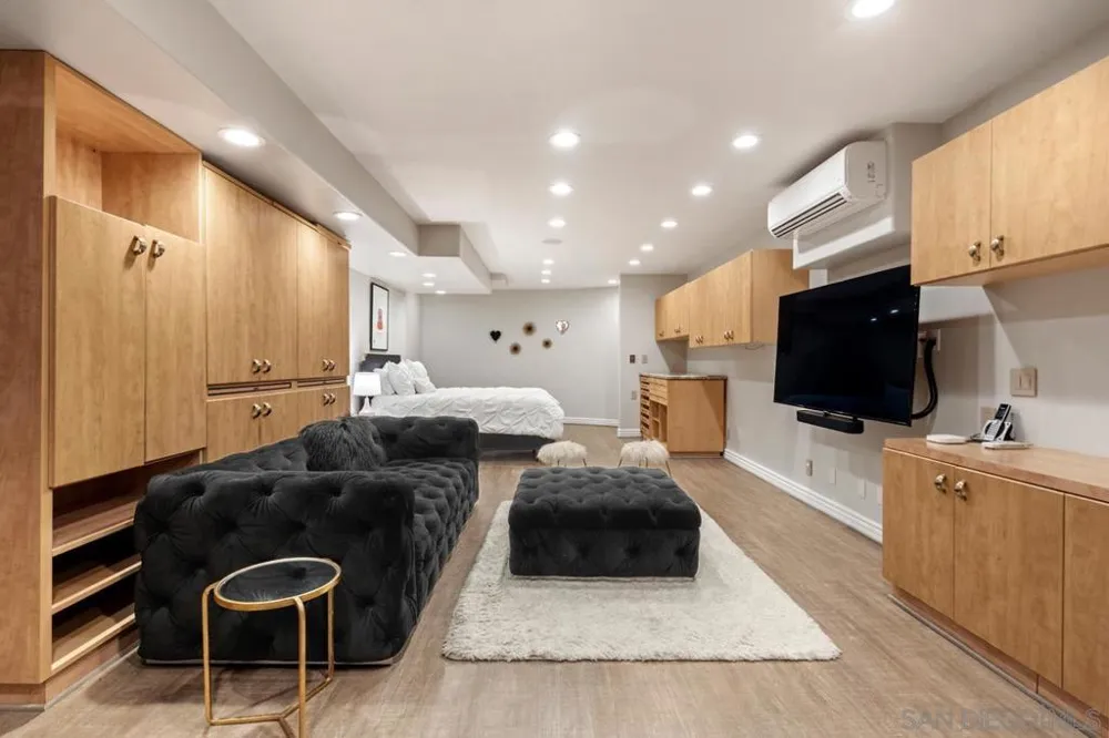 7964 Prospect La Jolla, CA 92037