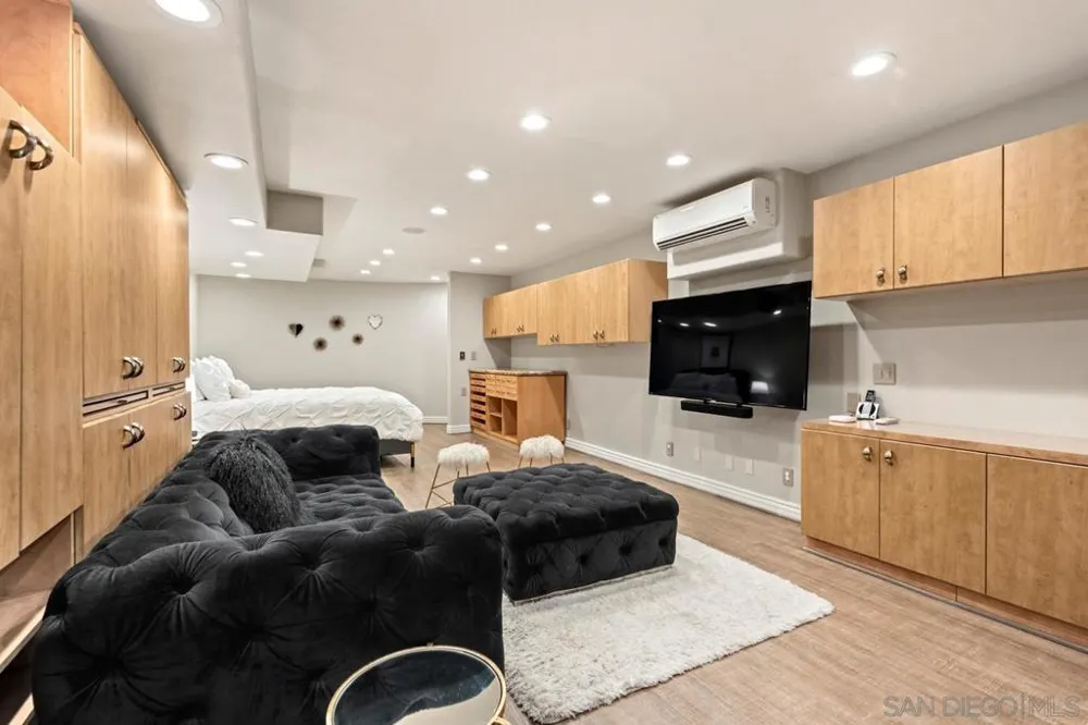 7964 Prospect La Jolla, CA 92037