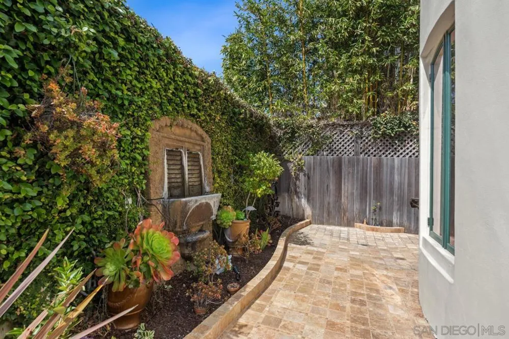 7964 Prospect La Jolla, CA 92037