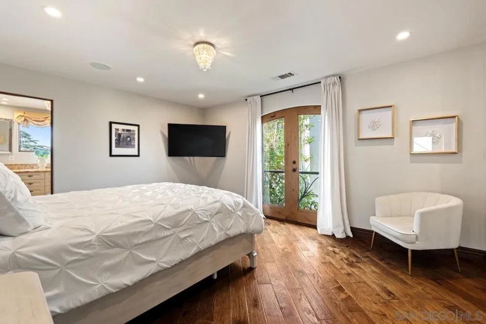 7964 Prospect La Jolla, CA 92037