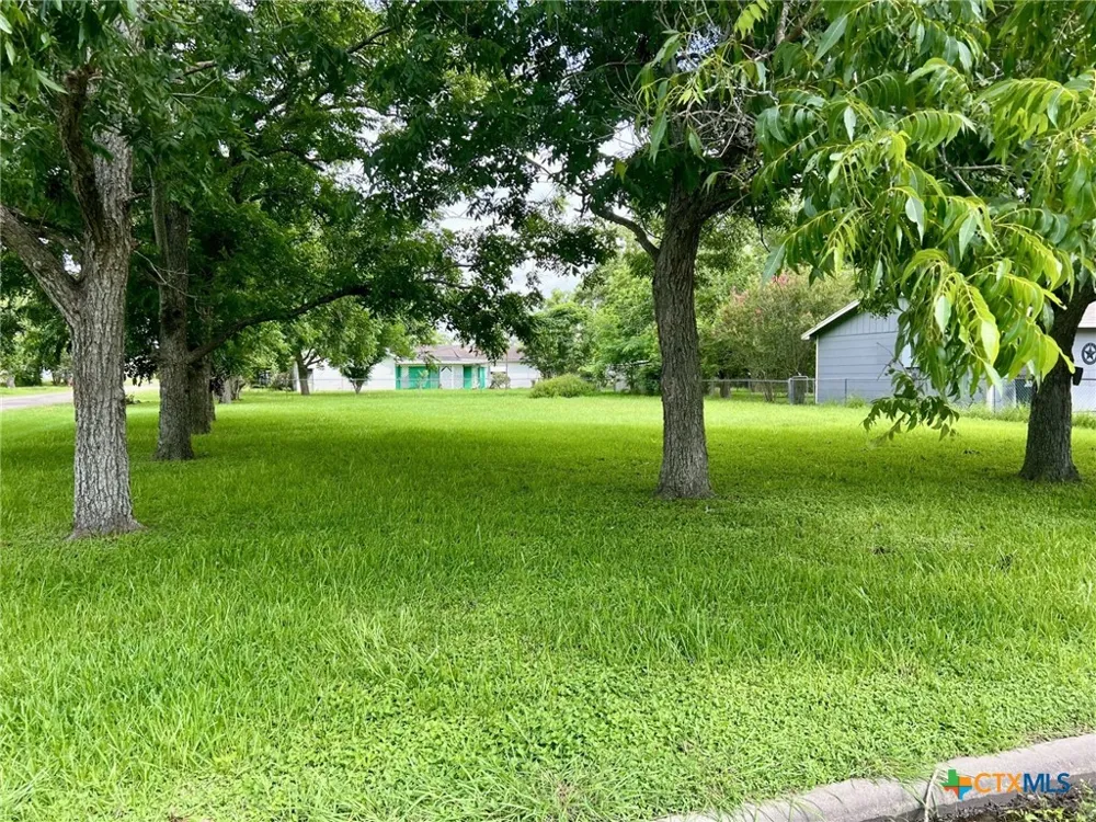402 Hurst Edna, TX 77957