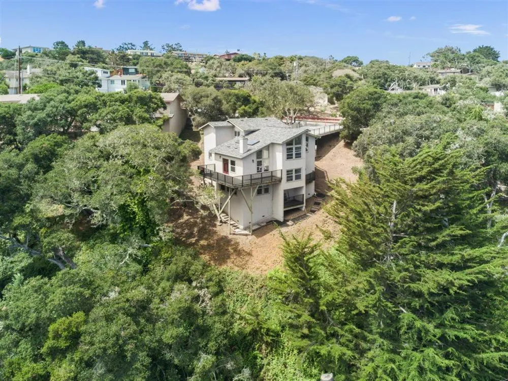 29 Los Encinos Drive Del Rey Oaks, CA 93940