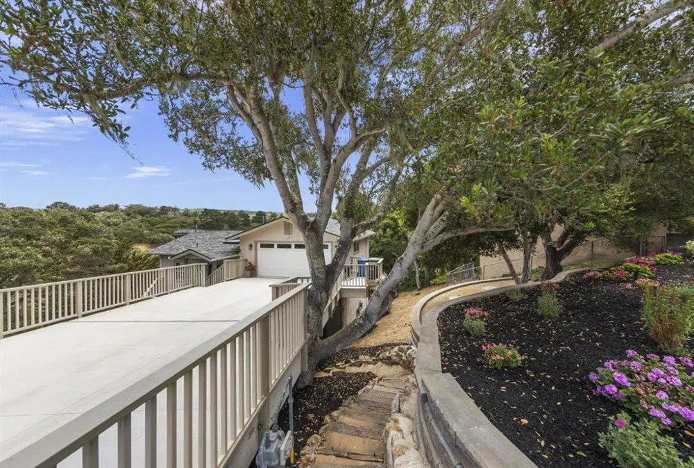 29 Los Encinos Drive Del Rey Oaks, CA 93940