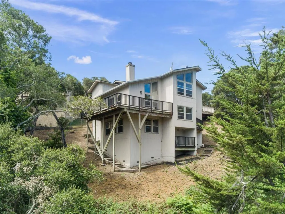 29 Los Encinos Drive Del Rey Oaks, CA 93940