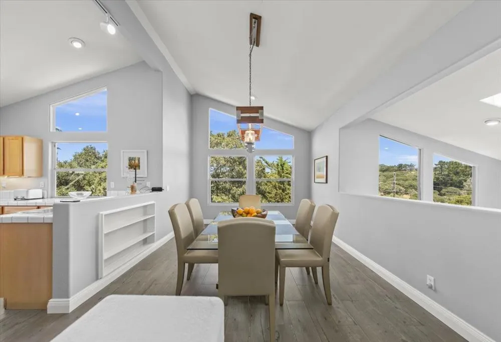 29 Los Encinos Drive Del Rey Oaks, CA 93940