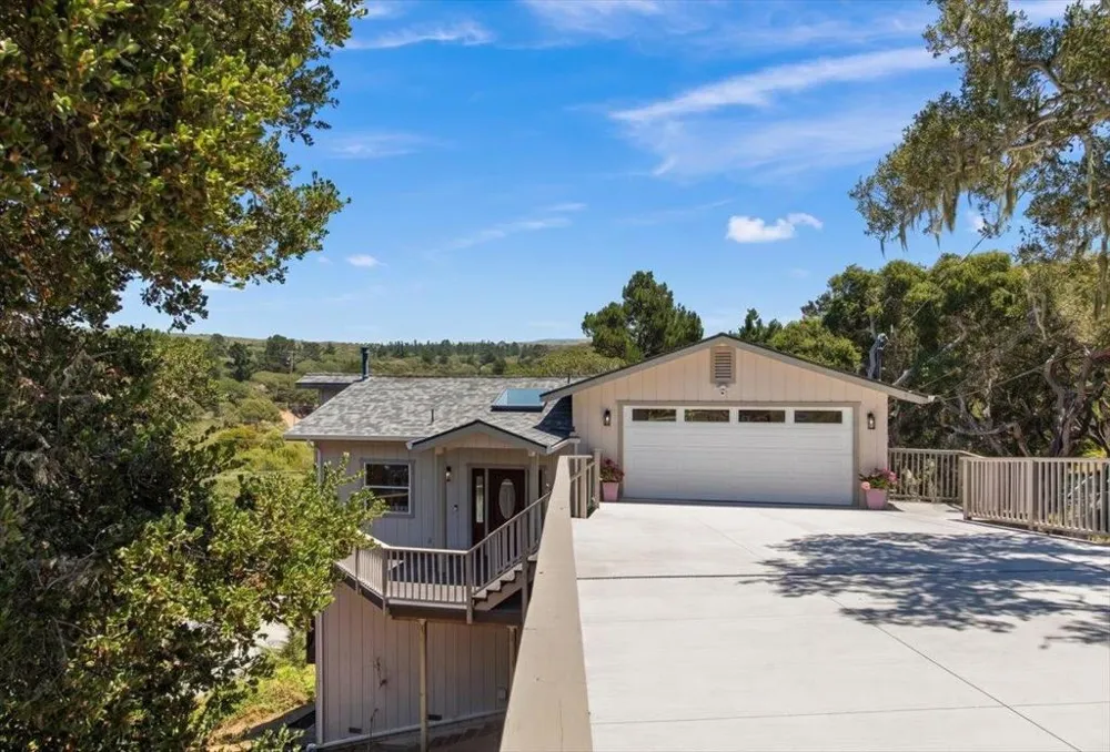 29 Los Encinos Drive Del Rey Oaks, CA 93940