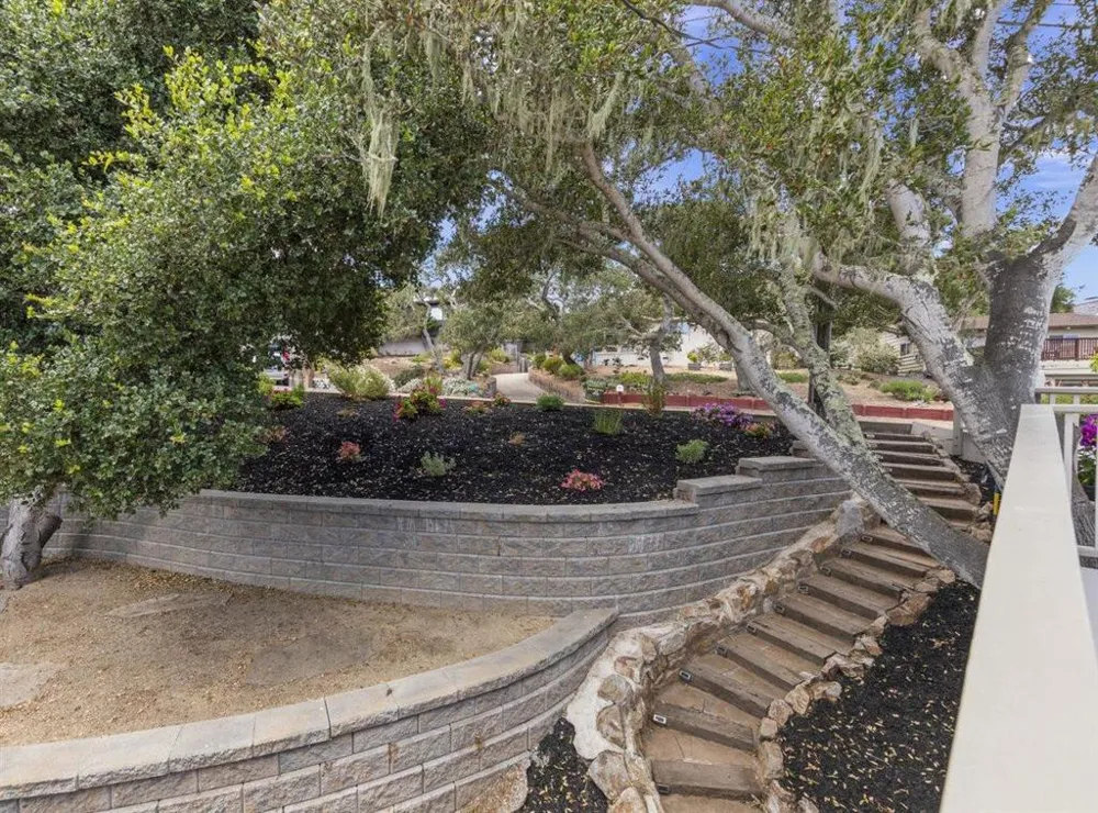 29 Los Encinos Drive Del Rey Oaks, CA 93940