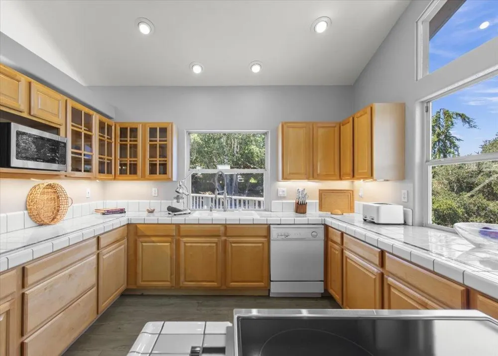 29 Los Encinos Drive Del Rey Oaks, CA 93940