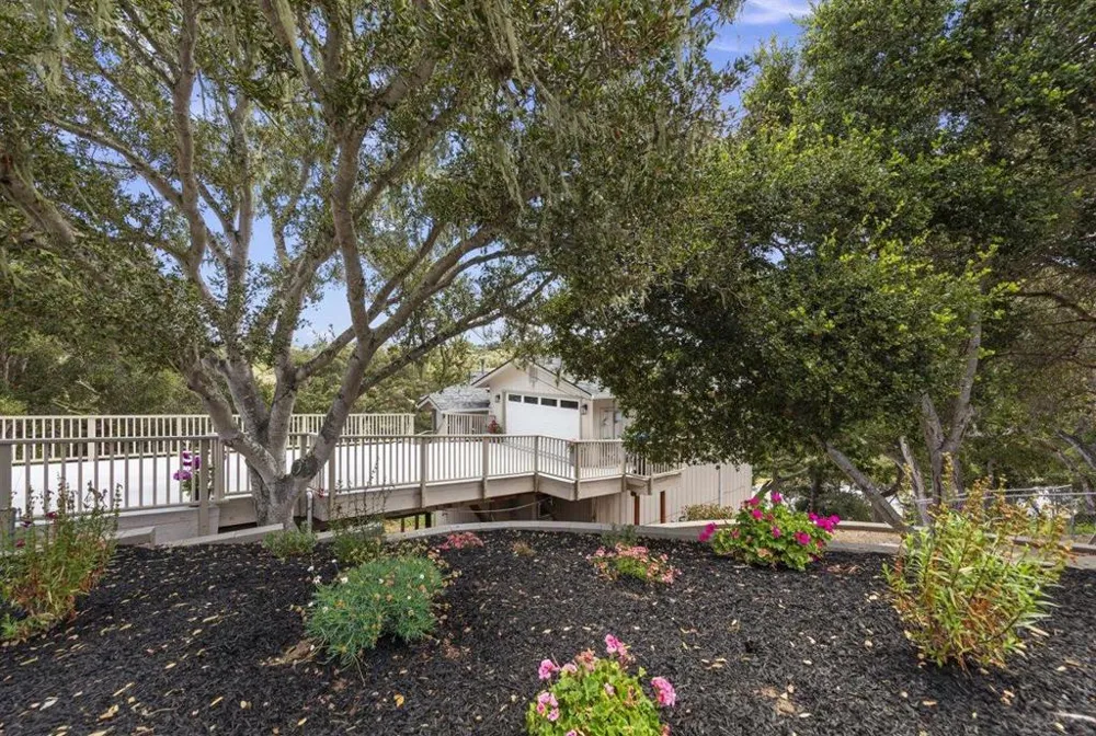 29 Los Encinos Drive Del Rey Oaks, CA 93940