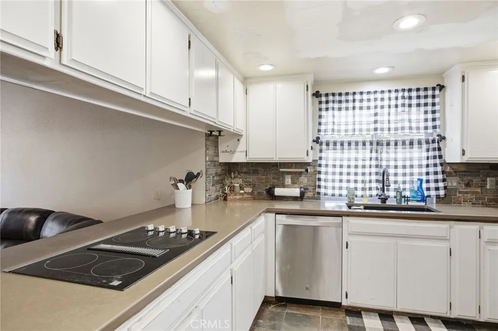 1421 El Pueblo Drive Modesto, CA 95355