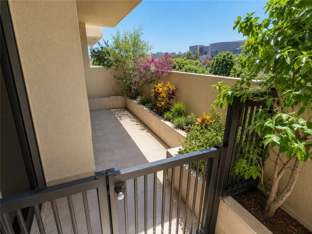 2451 Century Los Angeles, CA 90067