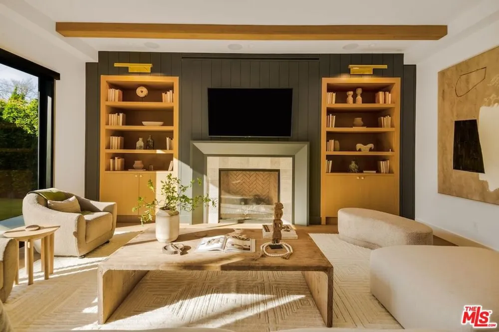 4261 Denny Avenue Toluca Lake, CA 91602