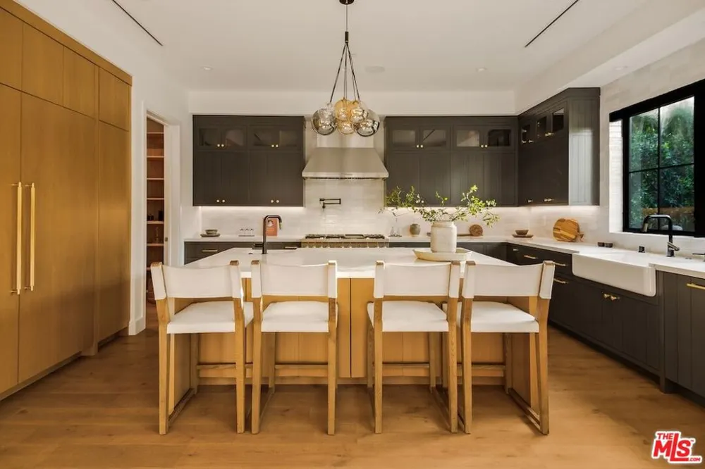 4261 Denny Avenue Toluca Lake, CA 91602