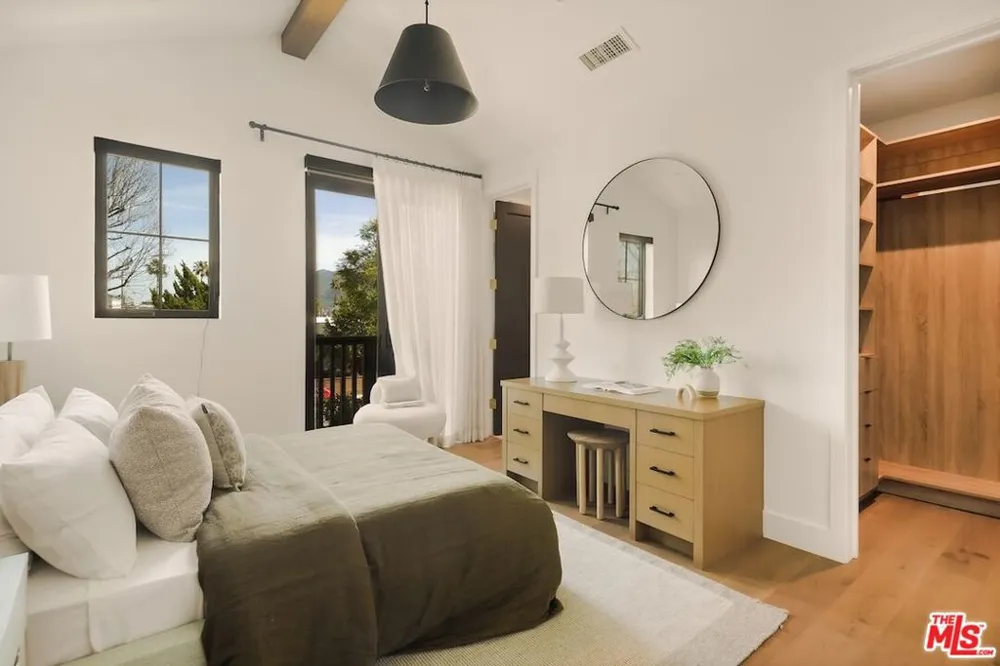 4261 Denny Avenue Toluca Lake, CA 91602