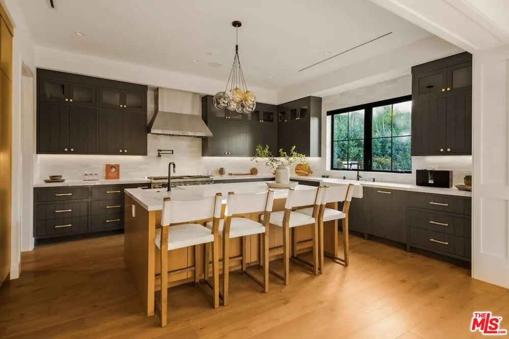 4261 Denny Avenue Toluca Lake, CA 91602