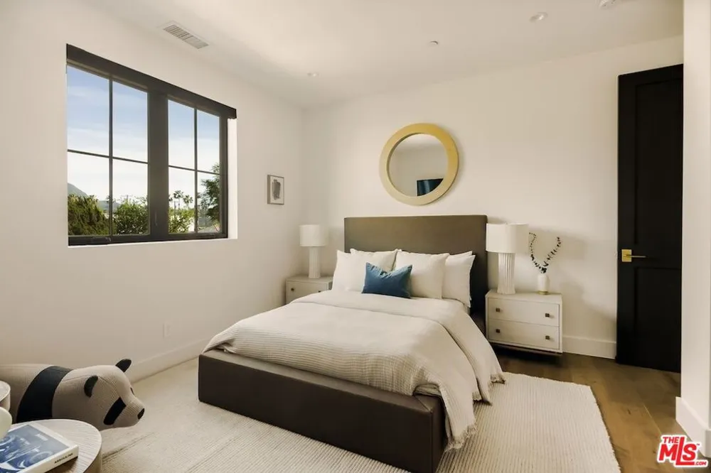4261 Denny Avenue Toluca Lake, CA 91602