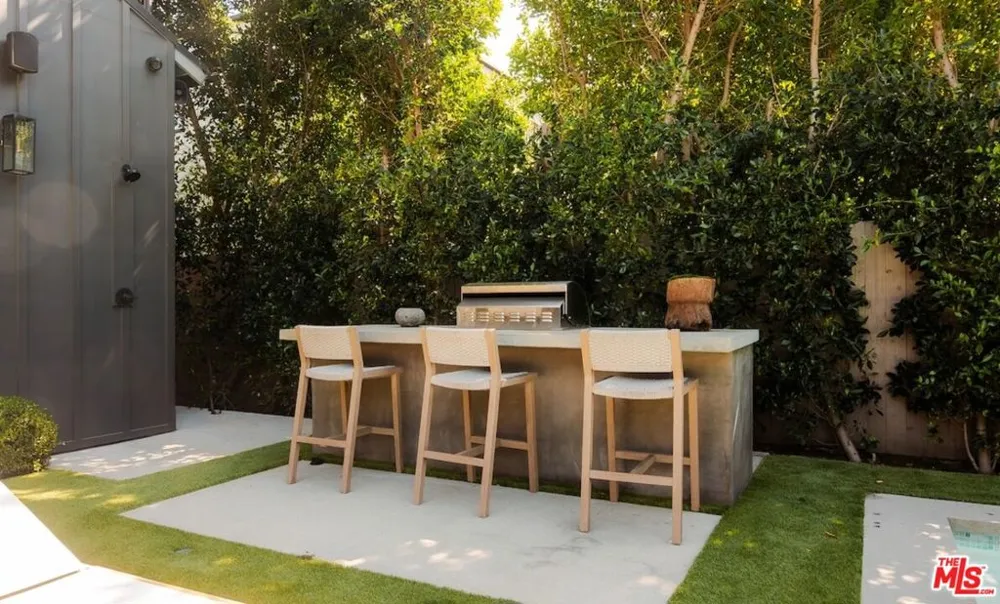 4261 Denny Avenue Toluca Lake, CA 91602
