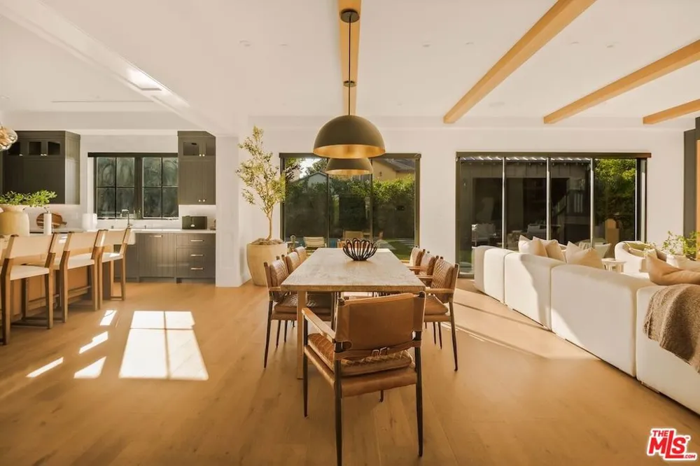 4261 Denny Avenue Toluca Lake, CA 91602