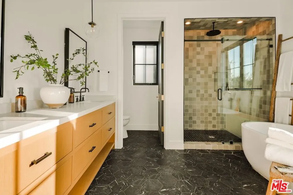 4261 Denny Avenue Toluca Lake, CA 91602